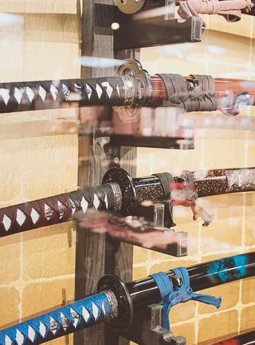 samouraï by obyetic - image section FAQ, elle contient des katanas en exposition.
