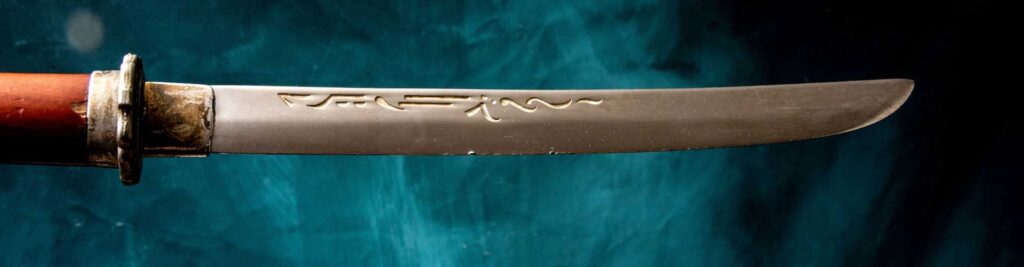 Armes décoratives, image du header de l'article figurant une katana.
